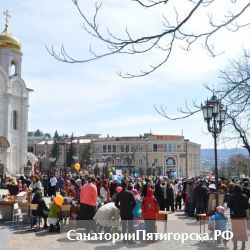 Благовещенские гуляния у Спасского собора